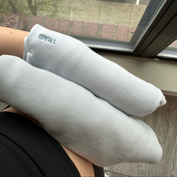 Aritzia TNA Cozy Fleece Boyfriend Boxy Cropped Sweatshirt in Mirror Blue - Picture 4 of 8